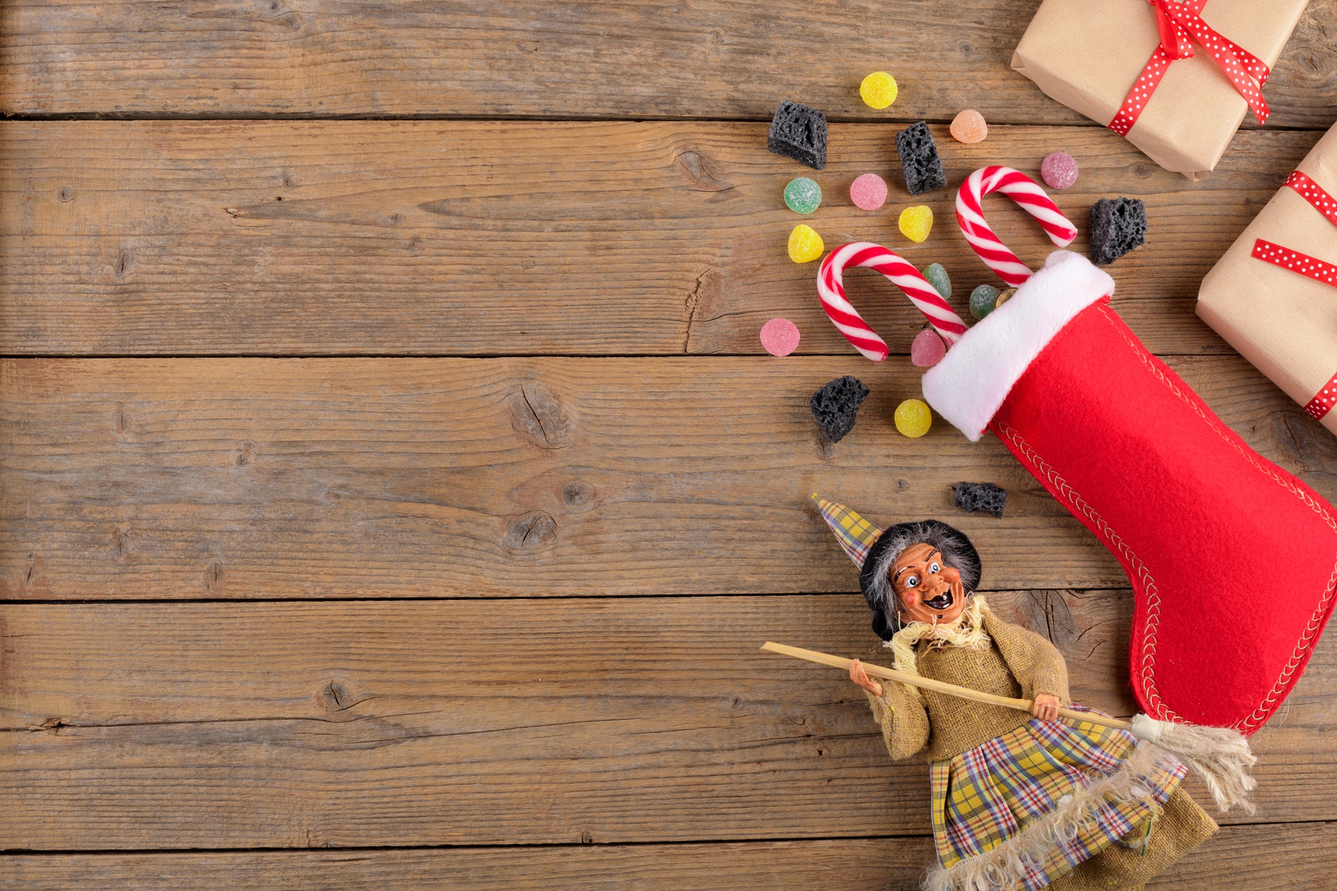 Epifania: Confesercenti-Ipsos, la “calza” resta un rito diffuso: la prepara il 66%, spesa media di 64 euro. Ma un terzo rinuncia