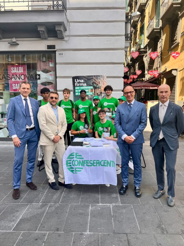 Confesercenti Campania: raccolta firme per il commercio di prossimità “Senza economia muoiono i quartieri, scappano i giovani e spariscono le attività”