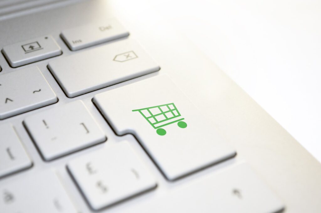 Vendite: Confesercenti, dati evidenziano un quadro di luci ed ombre. Crescono Grande distribuzione e online, i negozi di vicinato soffrono
